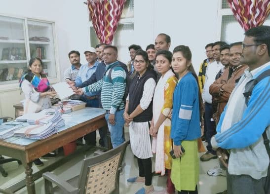 समस्याओं को लेकर पटवारी संघ ने सभी तहसिलों में दिया ज्ञापन