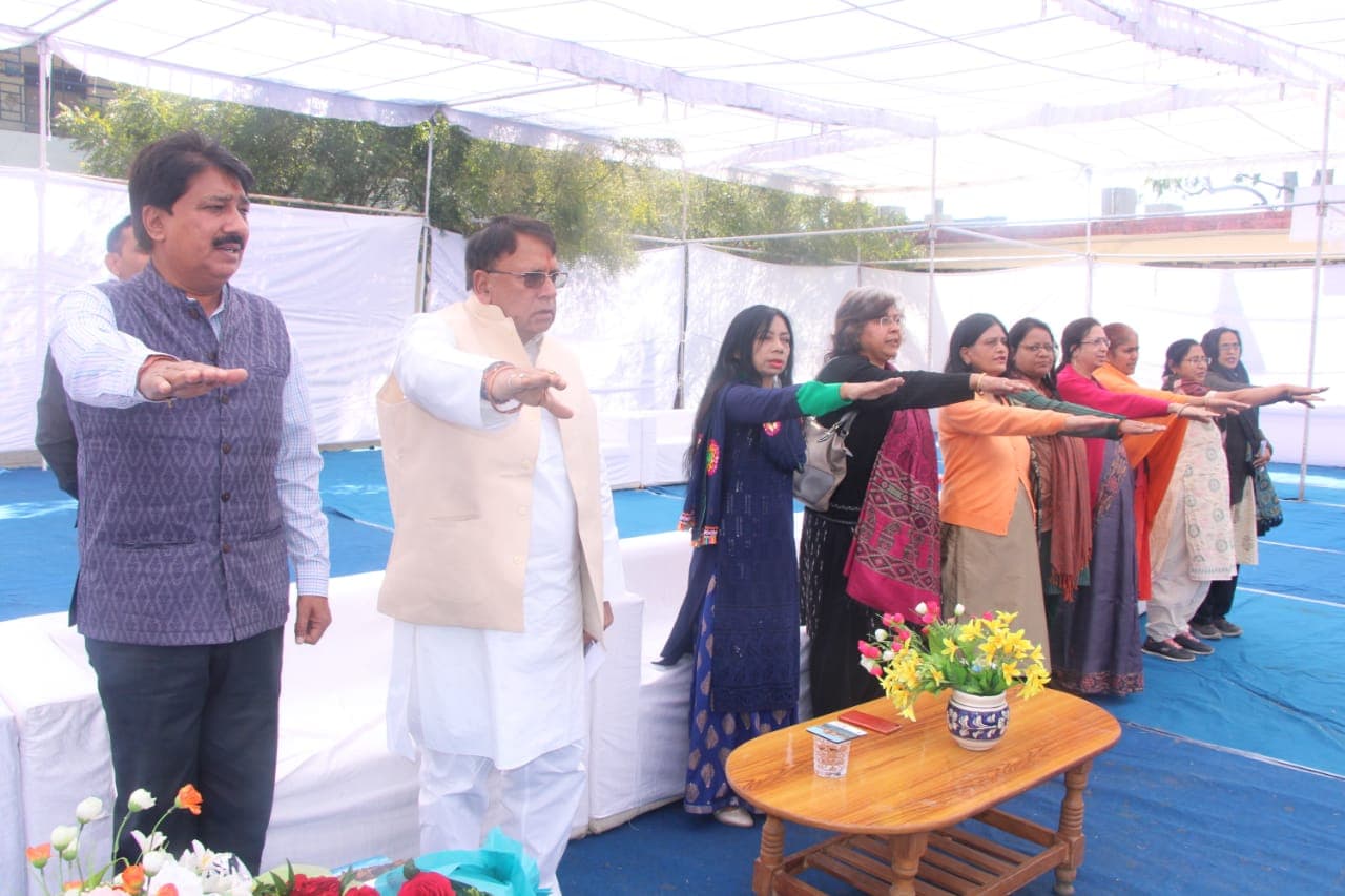 छात्रों ने पढ़ी संविधान की प्रस्तावना, भोपाल में जनसंपर्क मंत्री ने की शुरुआत