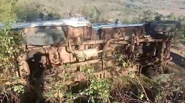 पिकअप वाहन पलटने से महिला पुरुषों के साथ बच्चे भी घायल