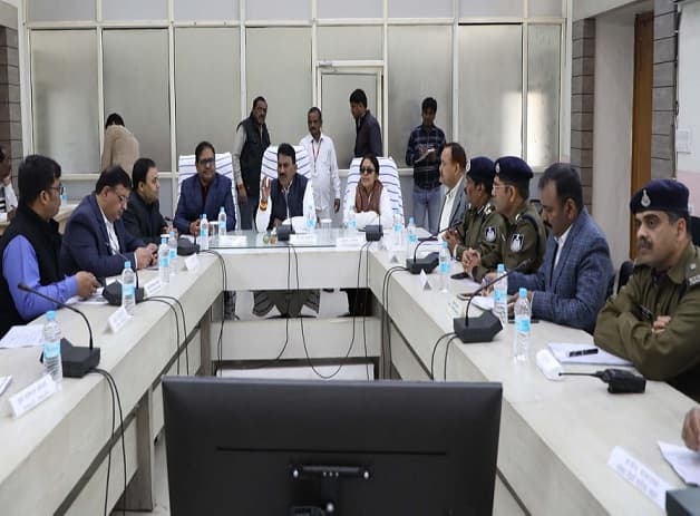 कोरोना वायरस को लेकर मंत्री ने बैठक में अफसरों को दिए निर्देश