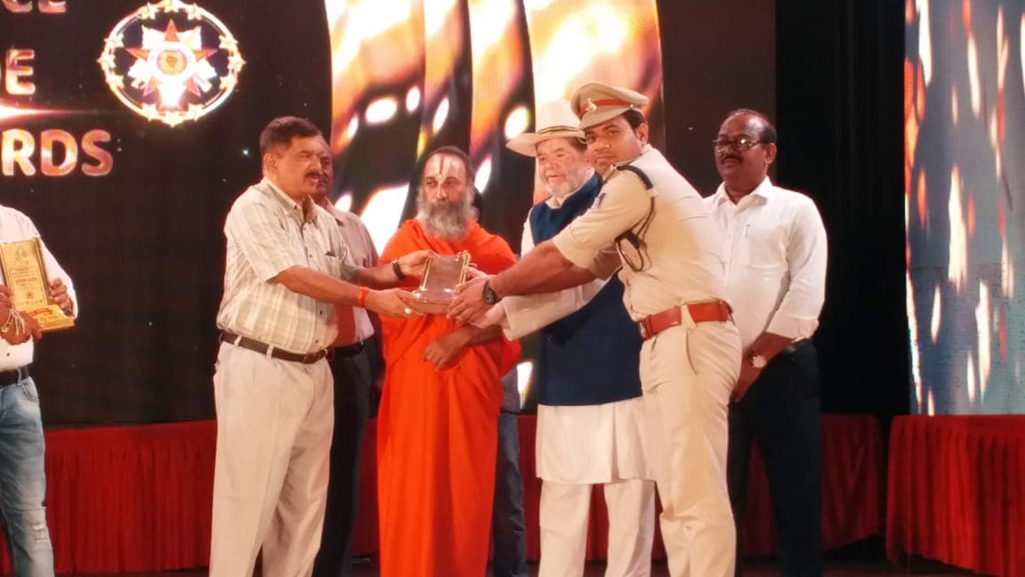 गणतंत्र दिवस पर पुलिस प्राइड अवार्ड से सम्मानित हुए उत्कृष्ट कार्य करने वाले पुलिस के जवान