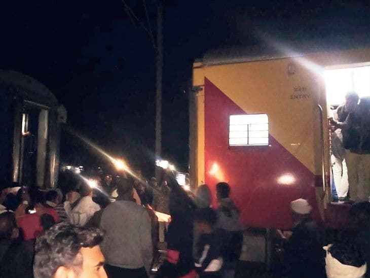 पंजाब मेल की कपलिंग टूटने के बाद 7 डिब्बे पीछे छूटे, बड़ा हादसा टला