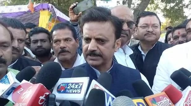 राजगढ़ कलेक्टर को लेकर बोले पूर्व मंत्री, ‘नंबर बढ़ाने निकम्मे अफसर कर रहे ऐसा काम’