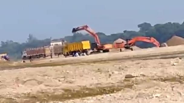 ग्राम पंचायत को मिली थी रेत उत्खनन की अनुमति, अब माफिया कर रहे अवैध खनन