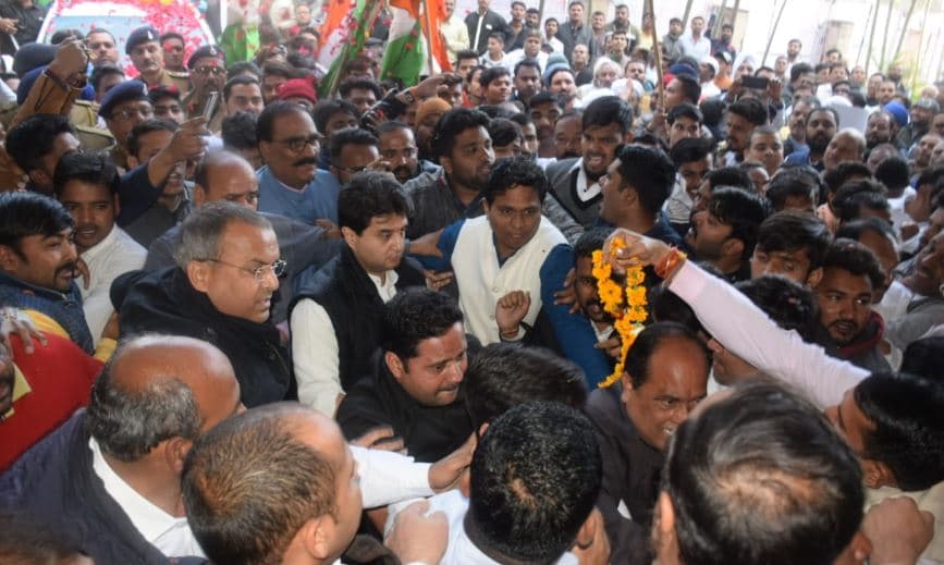 सात महीने बाद PCC पहुंचे सिंधिया, मिलने के लिए बेकाबू हुए कार्यकर्ता