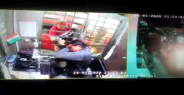 टोल टैक्स न देने की बात पर कर्मचारी के साथ मारपीट, वीडियो वायरल