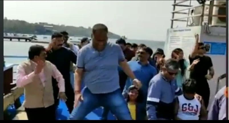 बाला ओ बाला पर जमकर थिरके जबलपुर एसपी, वीडियो वायरल