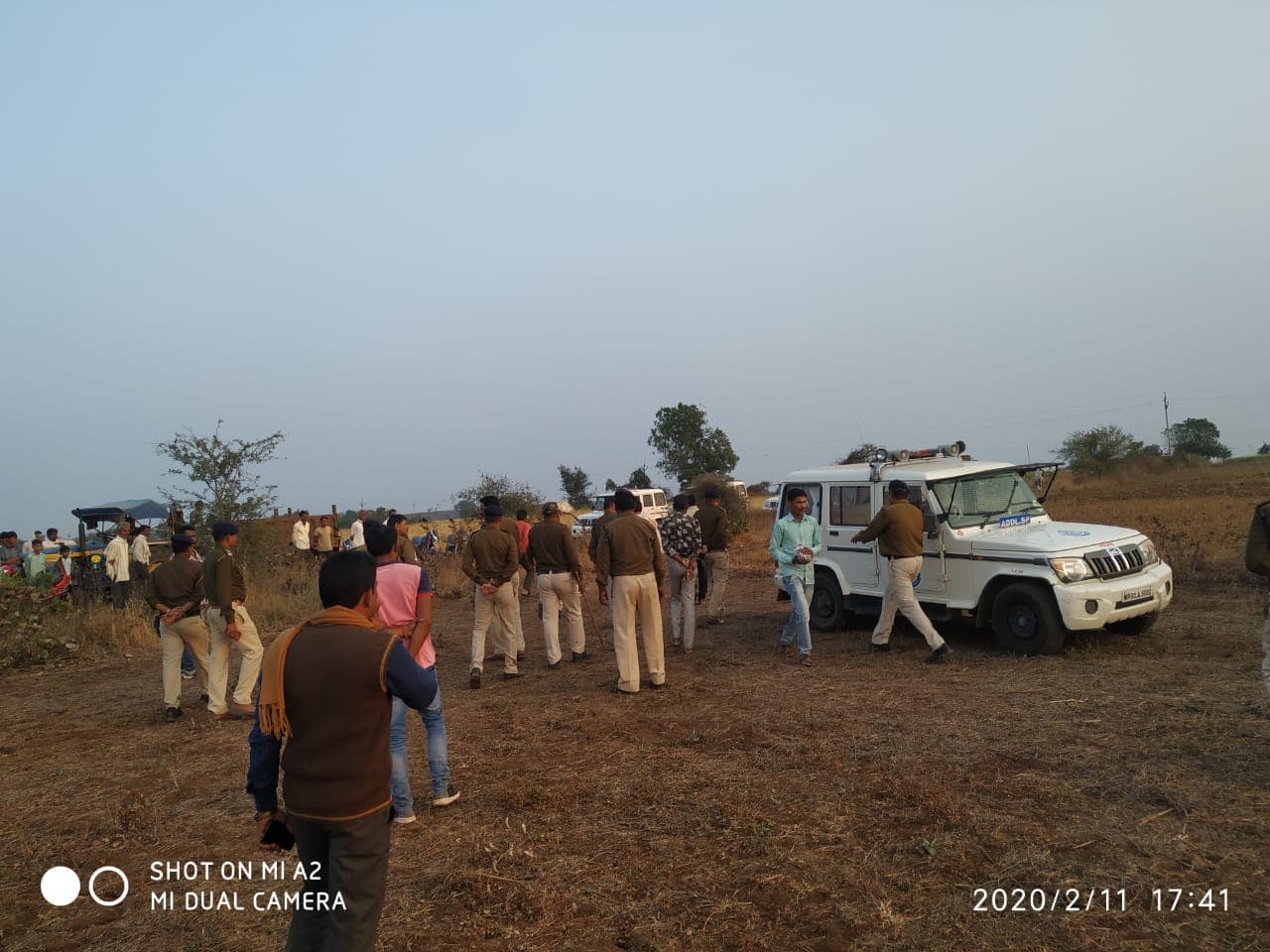 पत्नी के चरित्र पर शक के चलते पति ने पत्नी को मौत के घाट उतारा