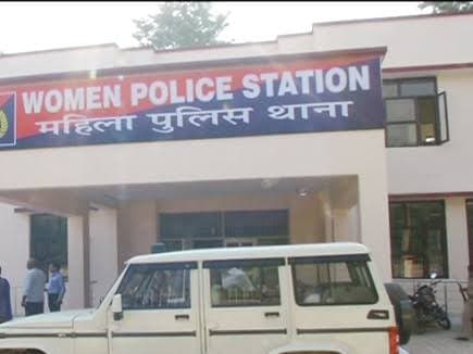 महिला ने दो युवकों से ब्याह रचाया, मामला महिला थाने पहुंचा