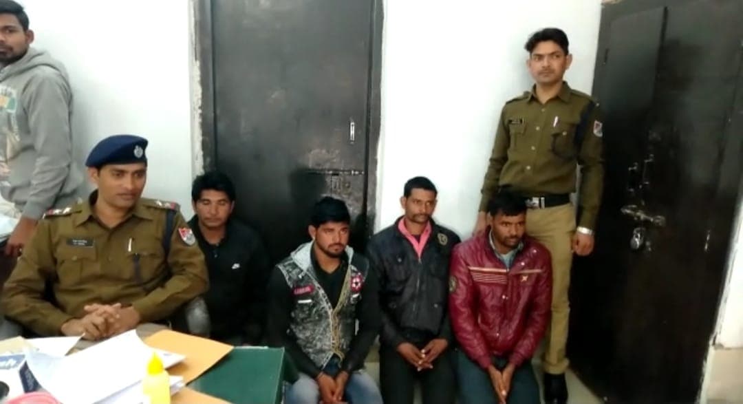 मालगाड़ी से गेहूं चुराने के आरोप में चार गिरफ्तार, 92 बोरी गेहूं बरामद