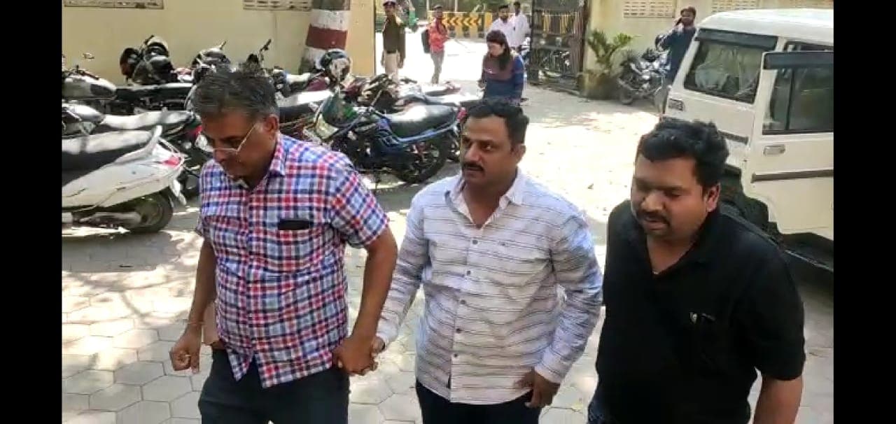 गैंगस्टर युवराज काशिद उर्फ युवराज उस्ताद इंदौर एयरपोर्ट से गिरफ्तार