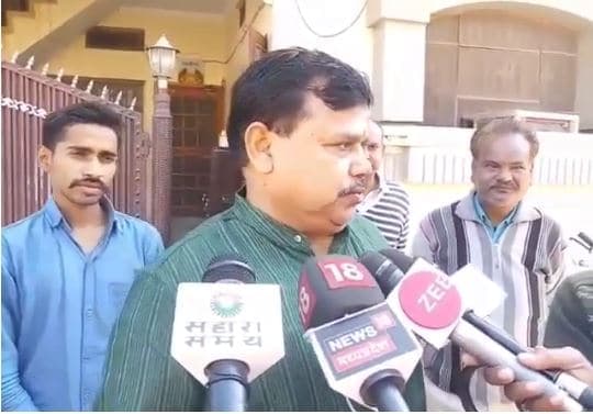 कमलनाथ के मंत्री बोले- पूरी कांग्रेस “महाराज” के साथ