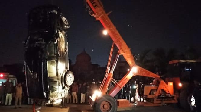 शिवरात्री पर बड़ा हादसा, गौरी सरोवर में गिरी कार, 3 की मौत