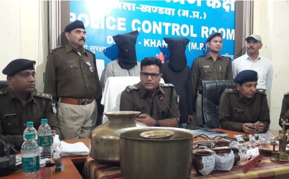 लूट के बाद सबूत मिटाने घर में लगा देता था आग, सब्जी बेच करता था रेकी