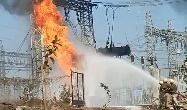 पहले हुआ ब्लास्ट फिर लगी पॉवर हाउस में भीषण आग, कई इलाकों में सप्लाय बंद