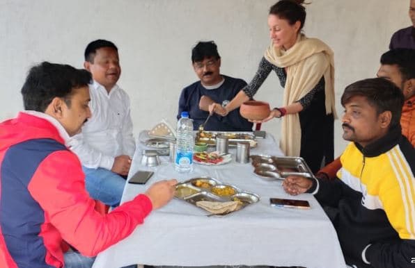 कलेक्टर ने चखा आर्गनिक खेती से बनी सब्जियों का स्वाद