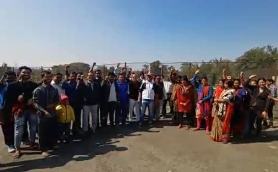 निगम और BDA की मनमानी का विरोध, सड़कों पर उतरे रहवासी
