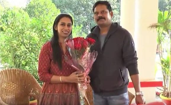 Valentine’s Day Special: MP के इस IPS की कुछ ऐसी है ‘LOVE STORY’, देखें वीडियो
