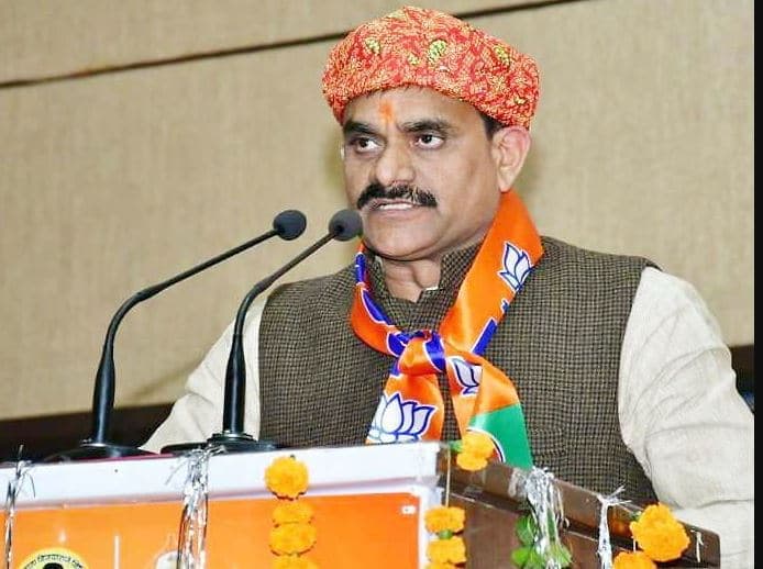 ‘हॉर्स ट्रेडिंग’ के आरोंपों पर गर्माई सियासत, अब VD ने दिया बड़ा बयान