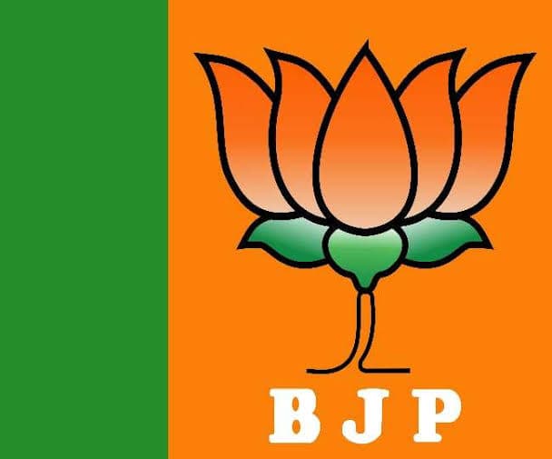 नगर निगम में एमआईसी सदस्य के बेटे ने  दो युवकों को मारा चॉकू