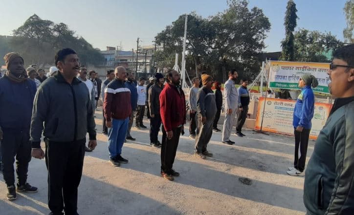 100 फीट ऊंचे तिरंगे नीचे हुआ सामूहिक राष्ट्रीय गीत एवं राष्ट्रगान