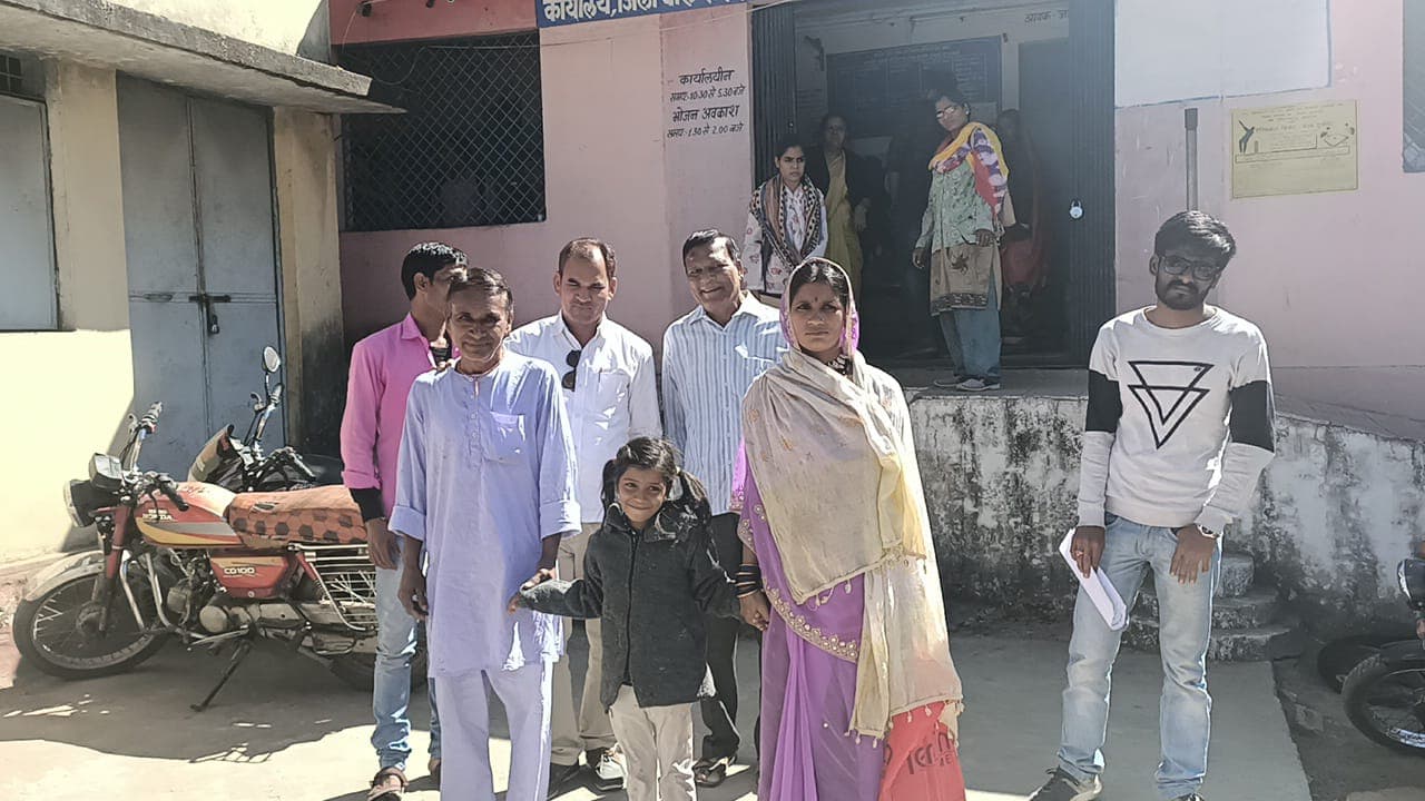 मां को देखते ही लिपटकर रोई मिट्ठू, खोने के बाद थी बाल कल्याण समिति के संरक्षण में