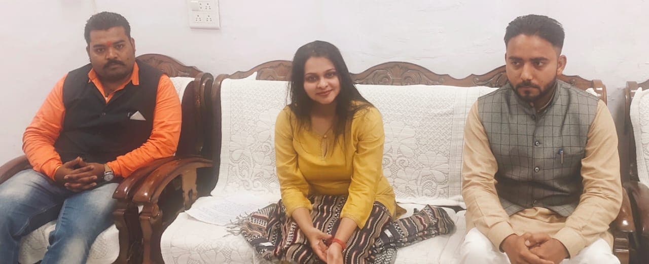 सुप्रसिद्ध गजल एवं सूफी गायिका पूजा गायतोंडे श्याम स्मृति समारोह में प्रस्तुति देने दतिया पहुंची