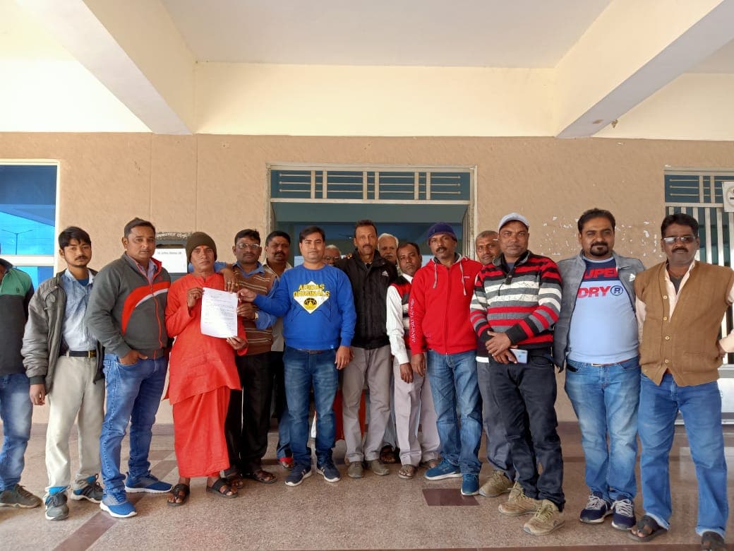 चिरई टोर मंदिर की अबैध जमीन पर कब्जा हटाने हेतु सौंपा ज्ञापन