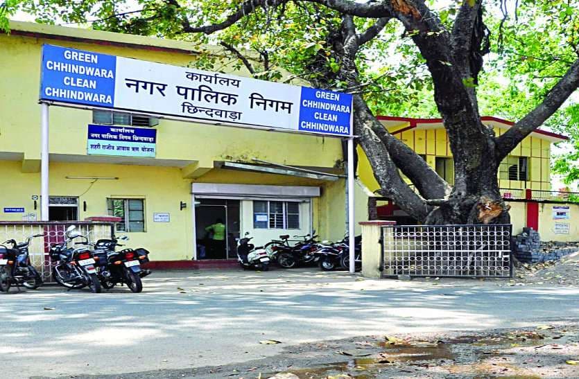 छिंदवाड़ा में कांग्रेसियों ने निगम कमिश्नर को कहे अपशब्द,धमकाया