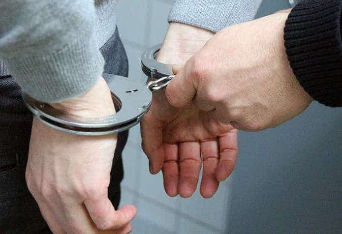 इलेक्ट्रॉनिक डिवाइस छिपाकर कर रहा था नक़ल, शक होने पर पहुंचा जेल
