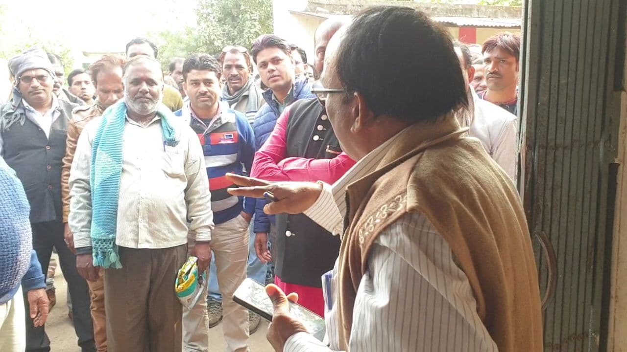 दमोह जनपद सीईओ के खिलाफ लामबंद हुए कर्मचारी, हटाने की मांग