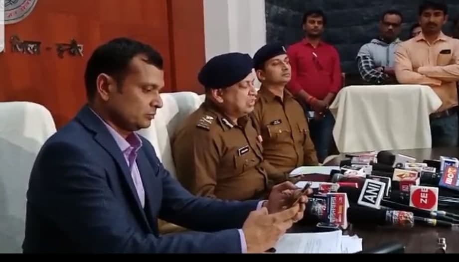 क्राइम ब्रांच ने अवैध हथियारों के साथ पाँच आरोपियों को किया गिरफ्तार ,34 हथियार जब्त