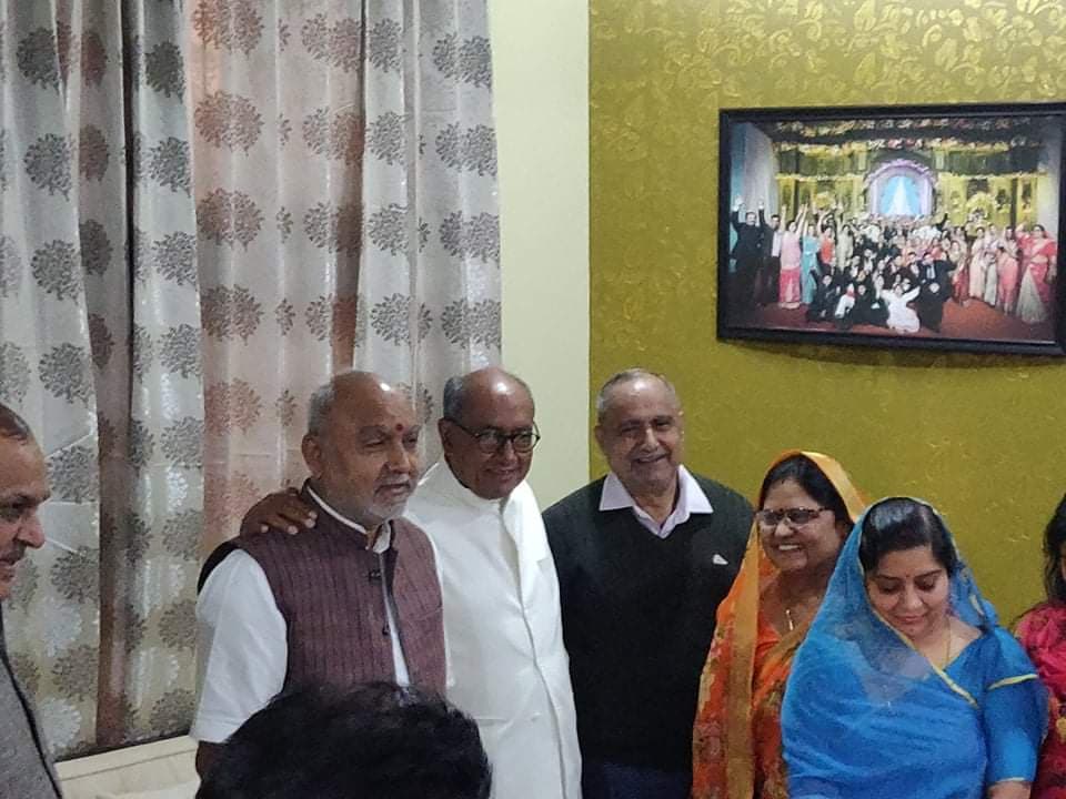 सिंधिया से दूरी, ऐसी क्या है मजबूरी