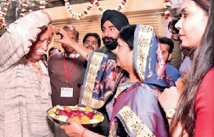 युवा संकल्प शिविर आए आरएसएस प्रमुख मोहन भागवत ने संघ पदाधिकारी के यहां किया भोजन