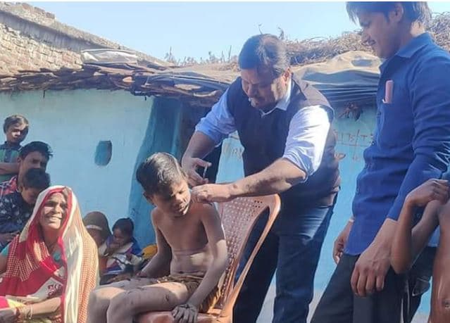 मानव सेवा समिति ने आदिवासी ग्राम को लिया गोद, दिया स्वच्छता का संदेश