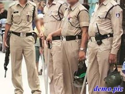 अगवा बच्चे को आरोपी के साथ पकड़ा, गुस्साई भीड़ ने किया थाने का घेराव