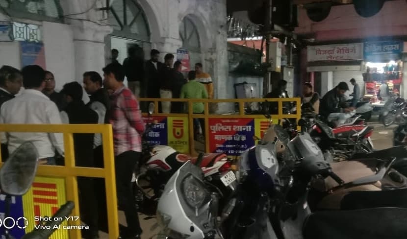 सर्राफा व्यापारी का रूपयों से भरा बैग छीना, सीसीटीवी में कैद हुई घटना