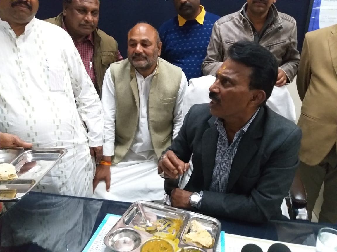 स्वास्थ्य मंत्री सिलावट ने किया अस्पताल का औचक निरीक्षण, खाने का क्वालिटी टेस्ट किया