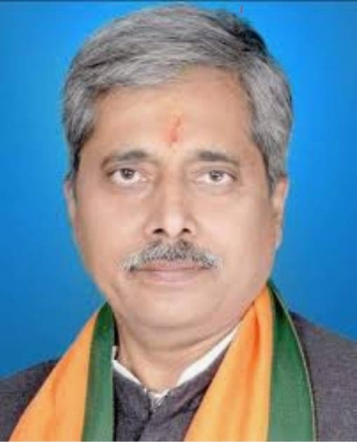 विधायक ने खुद को किया कैद,सकते में प्रशासन