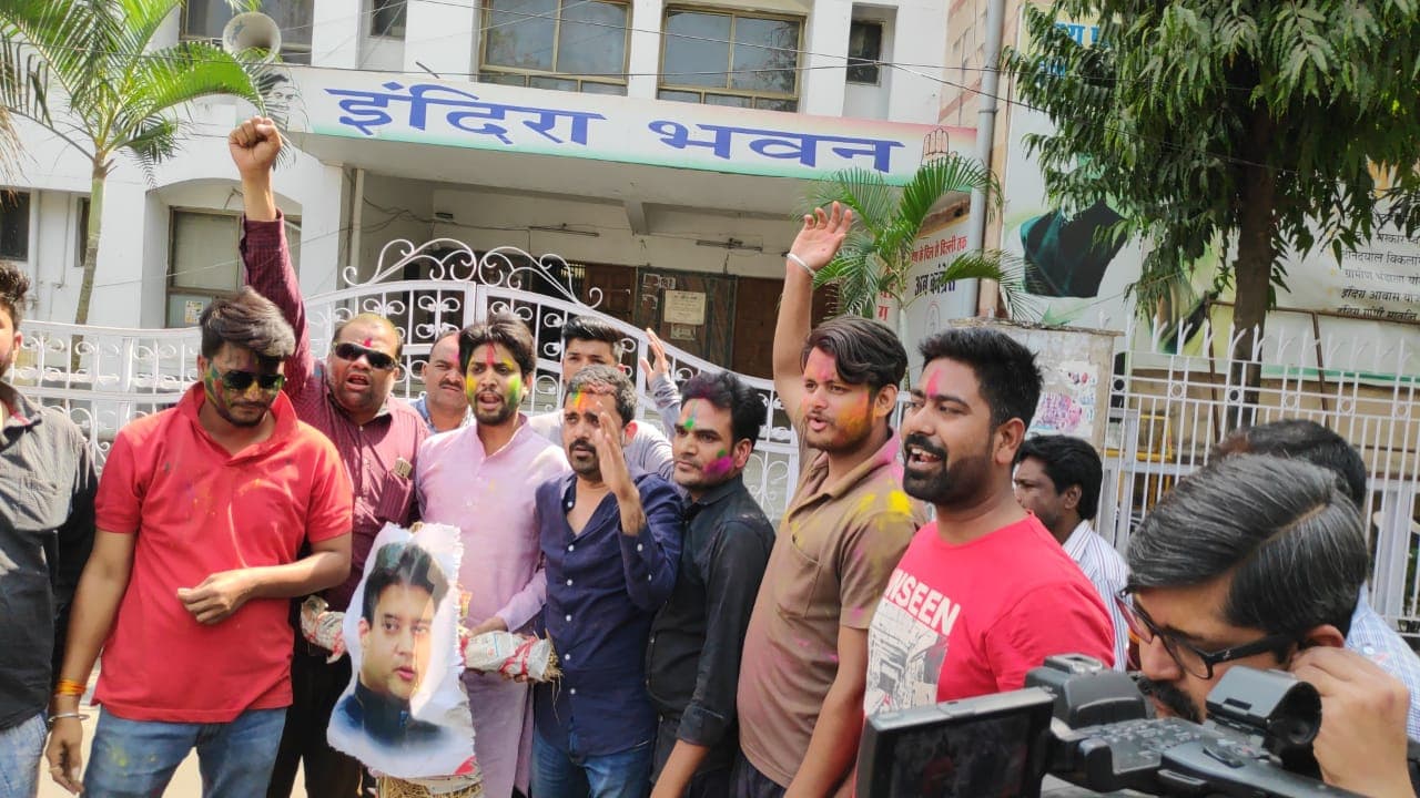 सिंधिया समर्थकों ने जताई नाराजगी, किया हंगामा