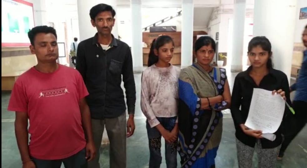 स्कूल प्रबंधन की लापरवाही से नहीं मिला एडमिट कार्ड, एग्जाम से वंचित हुई छात्रा
