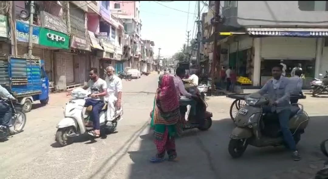 लॉक डाउनः लोग कर रहे हैं धारा 144 का उल्लंघन,सब्जी मंडी में लगाई जा रही है बोली