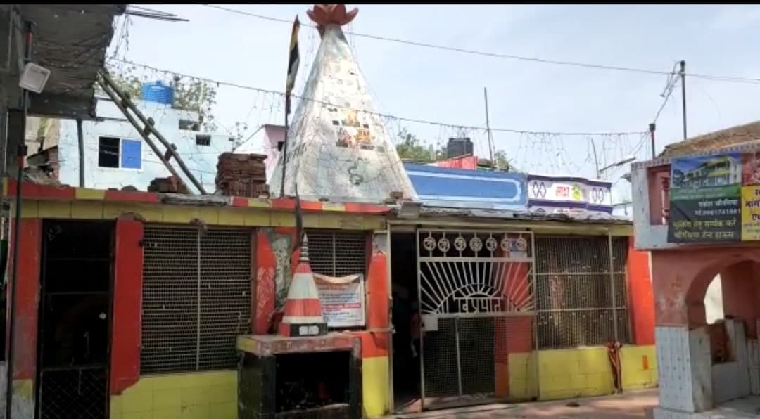 नवरात्रि के पहले दिन मंदिरों में दिखा कोरोना वायरस का असर