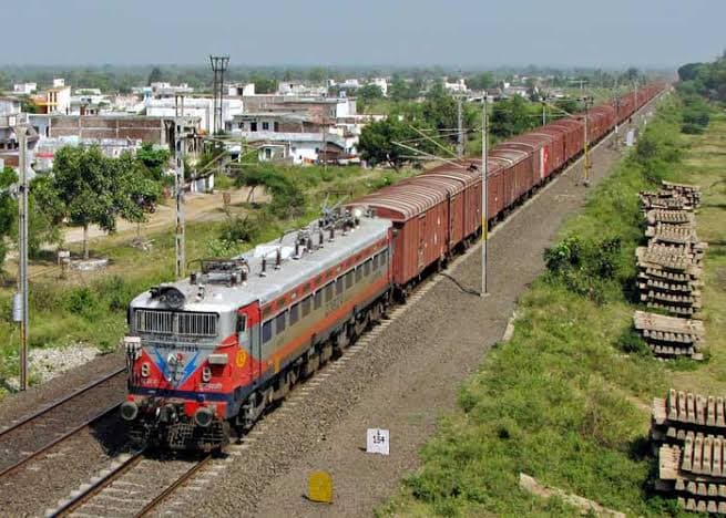 कोरोना वायरस: सिर्फ यात्री गाड़ियों का परिचालन बंद, मालगाड़ियों का परिचालन जारी