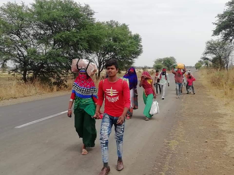 क्या पीएम मोदी लॉकडाउन की घोषणा करते वक्त भूख से परेशान ग़रीबों और दिहाड़ी मज़दूरों को भूल गए?