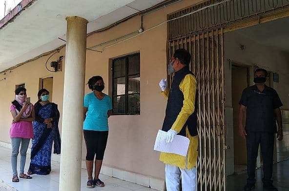 हॉस्टल छात्राओं से बोले शिवराज-“घर पर बोल देना चिंता ना करे, मामा है यहां”