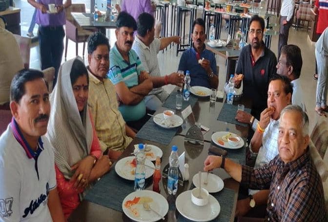 बागी कांग्रेस विधायकों की सुरक्षा के लिए CRPF बुलाने की मांग, आज पहुंचेंगे भोपाल