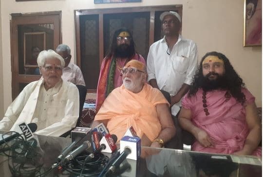 कमलनाथ सरकार के समर्थन में उतरे मठ-मंदिर न्यास के अध्यक्ष