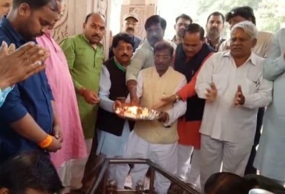 महासंग्राम: सरकार बचाने भगवान की शरण में कांग्रेसी, विधायकों के सद्बुद्धि की प्रार्थना