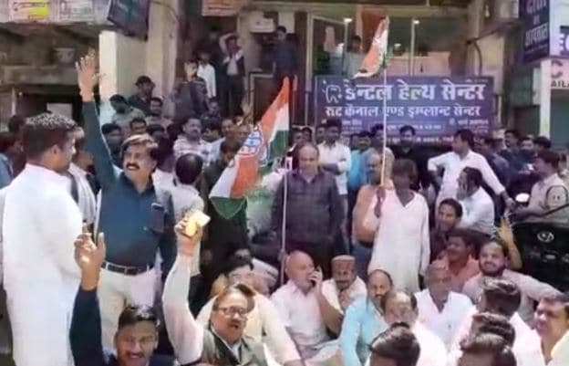VIDEO: कांग्रेसियों की सिंधिया समर्थकों से भिड़ंत, पुलिस को करना पड़ा बीच-बचाव